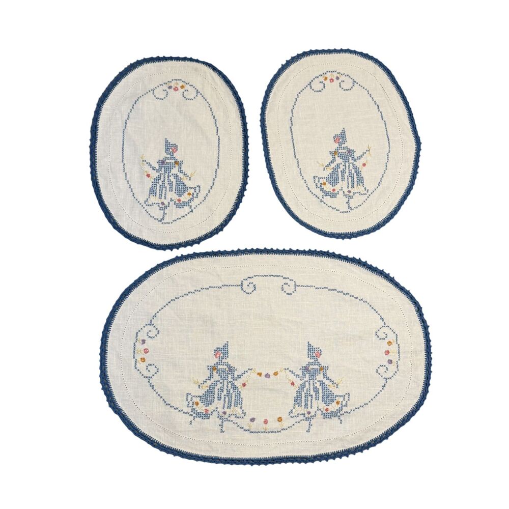 VTG Hand Embroidered Blue Oval Flower Lace Milkmaid Table Runner Doily Decor Set